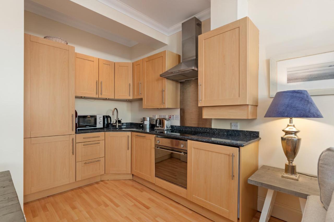 Bryn Y Mor - Tenby Apartment Sea Views Экстерьер фото